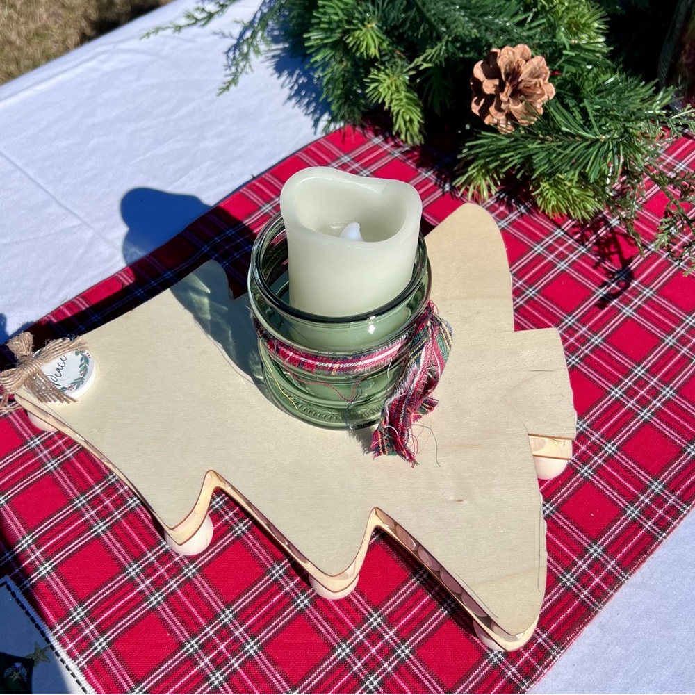 Festive Wood Shaped Tree Tray, 12" length‎ - Picture 6 of 9